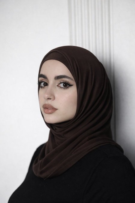 اميرة باللون البني الغامق