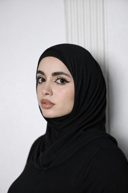 اميرة باللون الاسود