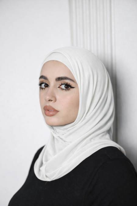 اميرة باللون الابيض