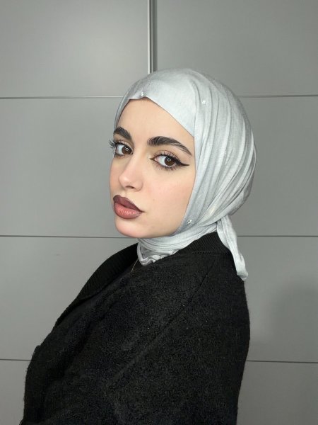 شال مثلث قطني مع ستراس خفيف <br> <span class='text-color-warm'>سيتوفر قريبا❤️</span>