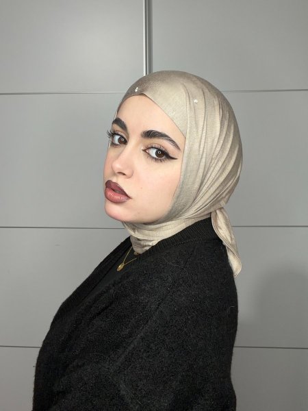 شال مثلث قطني مع ستراس خفيف <br> <span class='text-color-warm'>سيتوفر قريبا❤️</span>