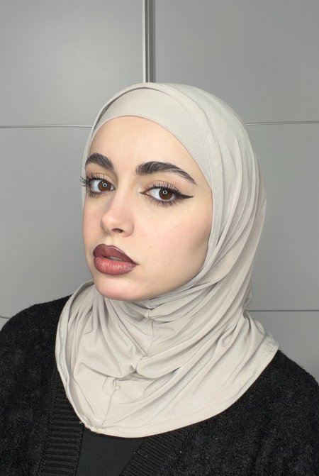 اميرة باللون السكني