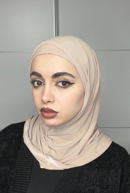 اميرة باللون الزهري البارد