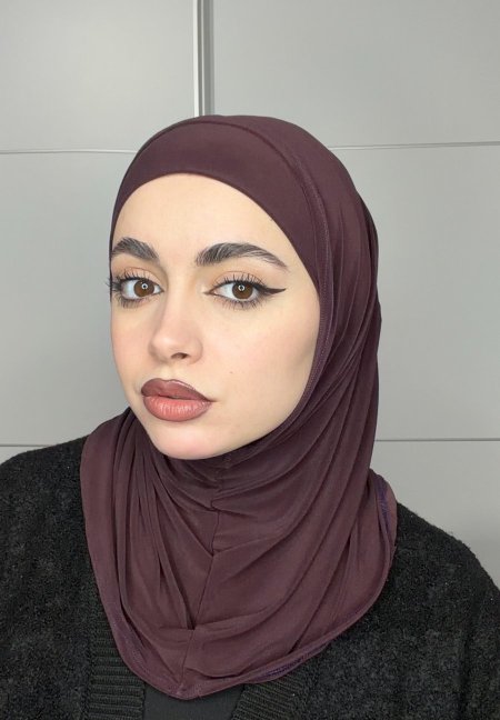 اميرة باللون الكرزي الغامق