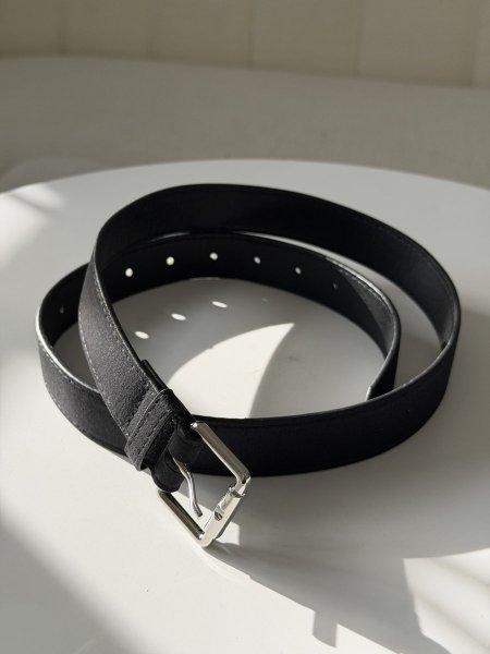 حزام جلد مع قماش باللون الاسود