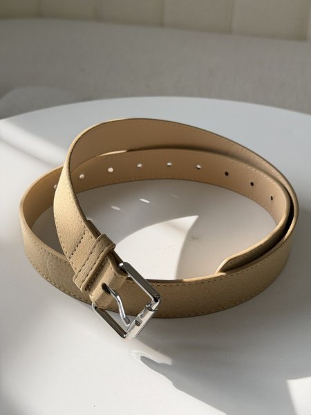 حزام جلد مع قماش باللون البيج