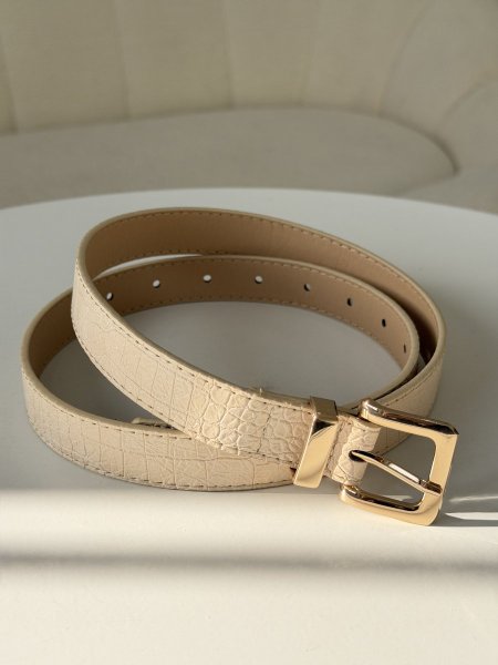 حزام جلد تمساح باللون البيج <br> <span class='text-color-warm'>سيتوفر قريبا❤️</span>