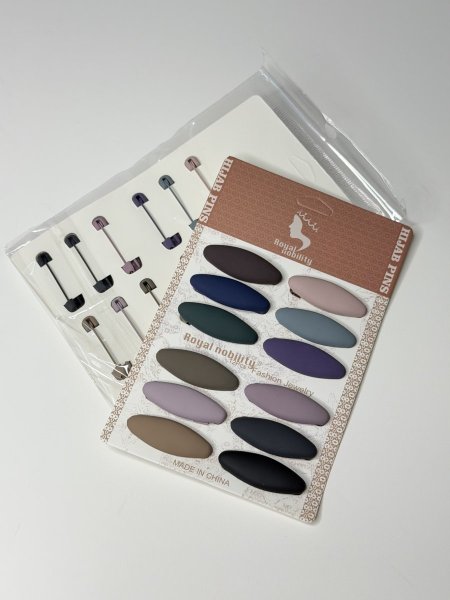 كرت دبابيس ملوّن