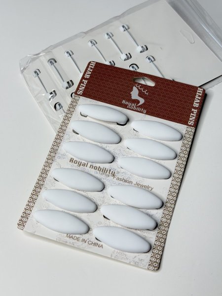 كرت دبابيس أبيض