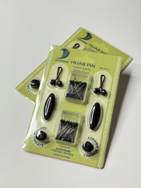 كرت دبابيس مكس اسود "مغناطيس،مشبك،دبابيس صغيرة وكبيرة"