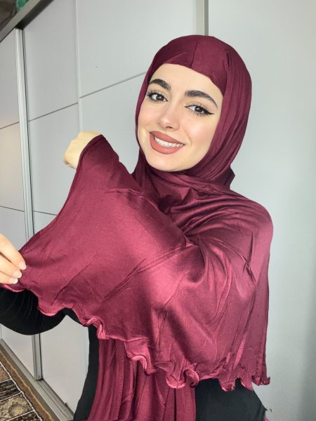 قطني مع كسرات بيرغندي فاتح