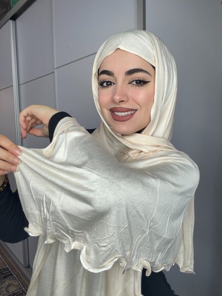 قطني مع كسرات باللون المائل للاصفر