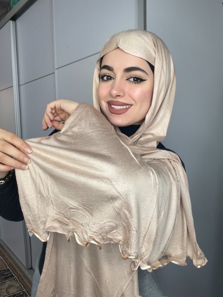 قطني مع كسرات باللون الذهبي