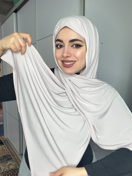 حجاب لايكرا بين الوردي والسكني