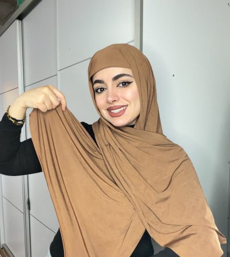 حجاب لايكرا بني