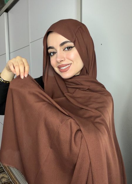 مودال ناعم بني مائل لعسلي