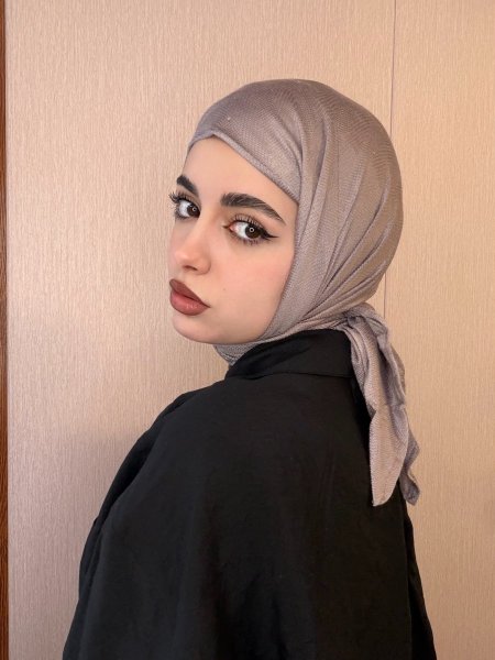 مثلث مع ستراس خفيف