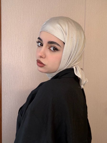 مثلث مع ستراس خفيف