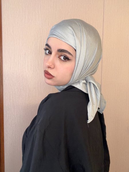 مثلث مع ستراس خفيف