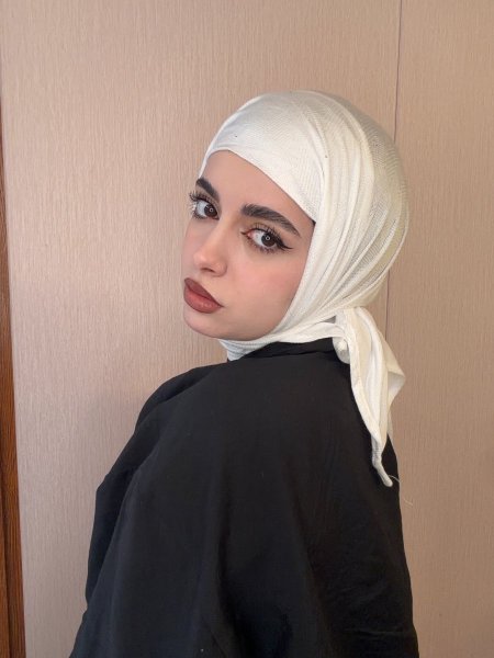 مثلث مع ستراس خفيف