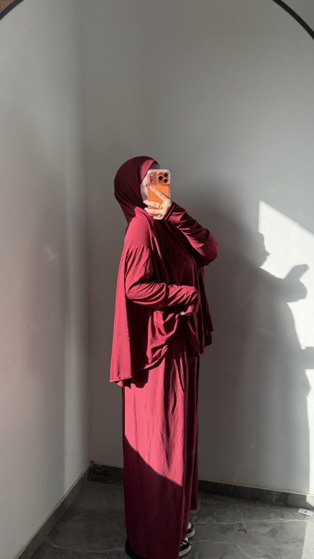 ملابس صلاة لايكرا بيرغندي